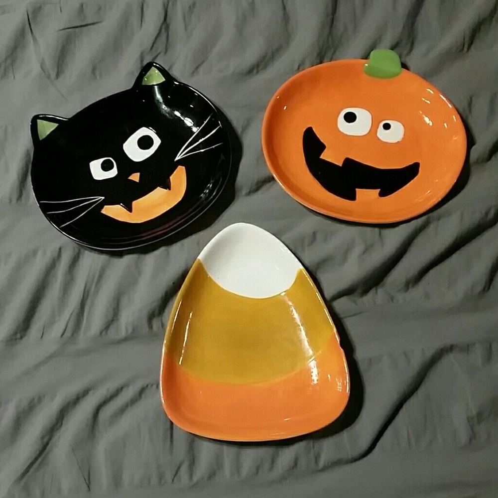 Halloween plates, cat, pumpkin and Candy corn